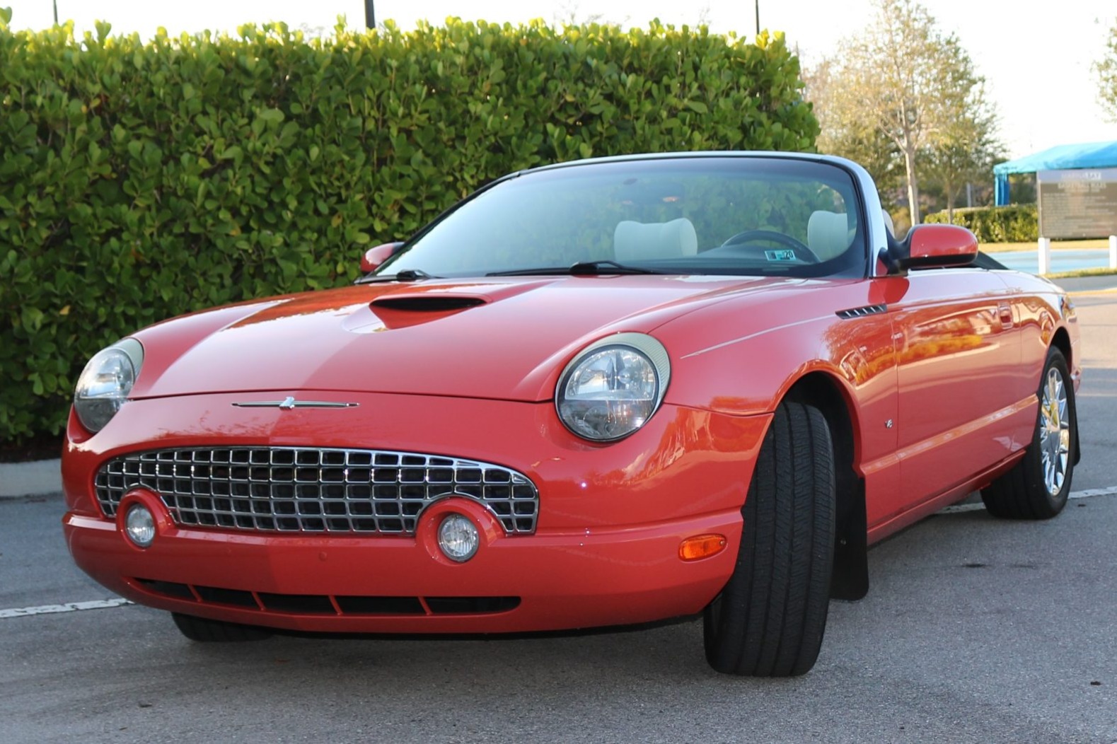 2003 James Bond Ford Thunderbird Front End